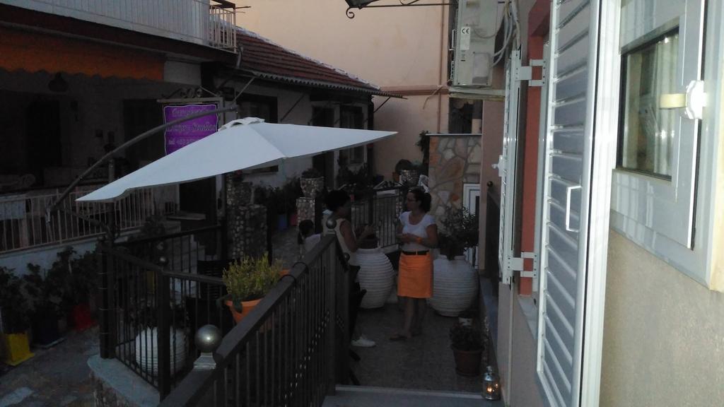 Paraskevi'S Luxury Studios Parga Bagian luar foto