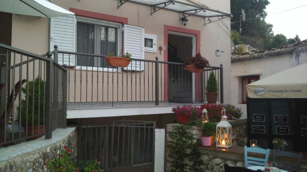 Paraskevi'S Luxury Studios Parga Bagian luar foto